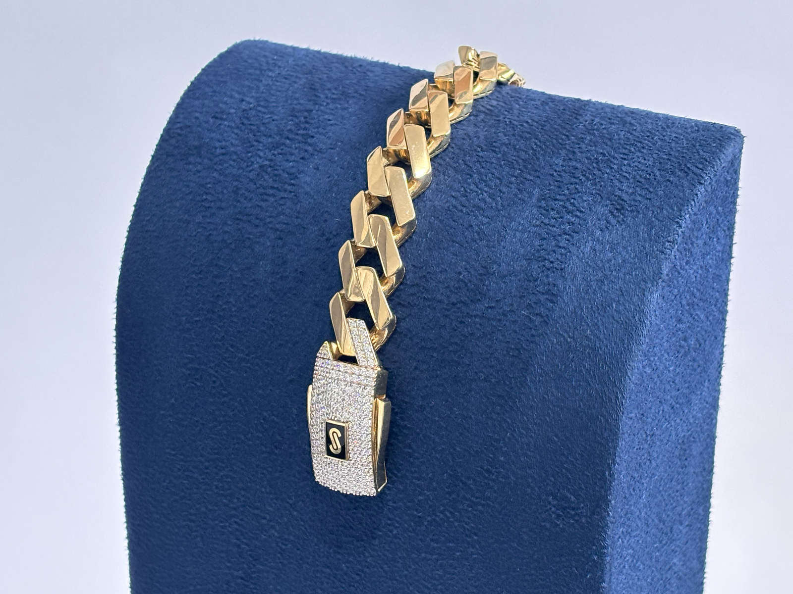 Pulso Mónaco – Cubana gruesa con broche de circonias (13.5 mm)